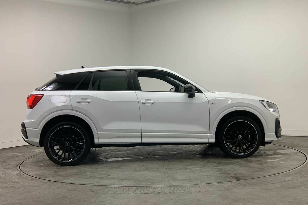 Audi Q2 Black Edition 30 Tfsi 116 Ps 6-Speed - 2025 White #4