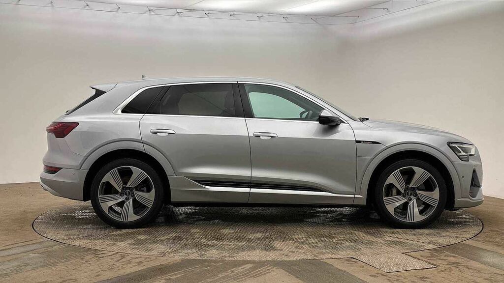Audi E-Tron S S Line 50 Quattro 230,00 Kw Silver #4