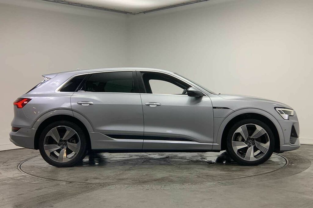 Audi E-Tron S S Line 50 Quattro 230,00 Kw Silver #4