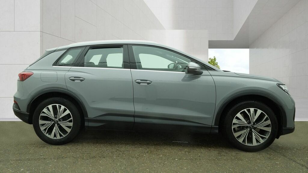 Audi Q4 E Tron Q4 S Sport 40 E-tron 150,00 Kw Grey #4