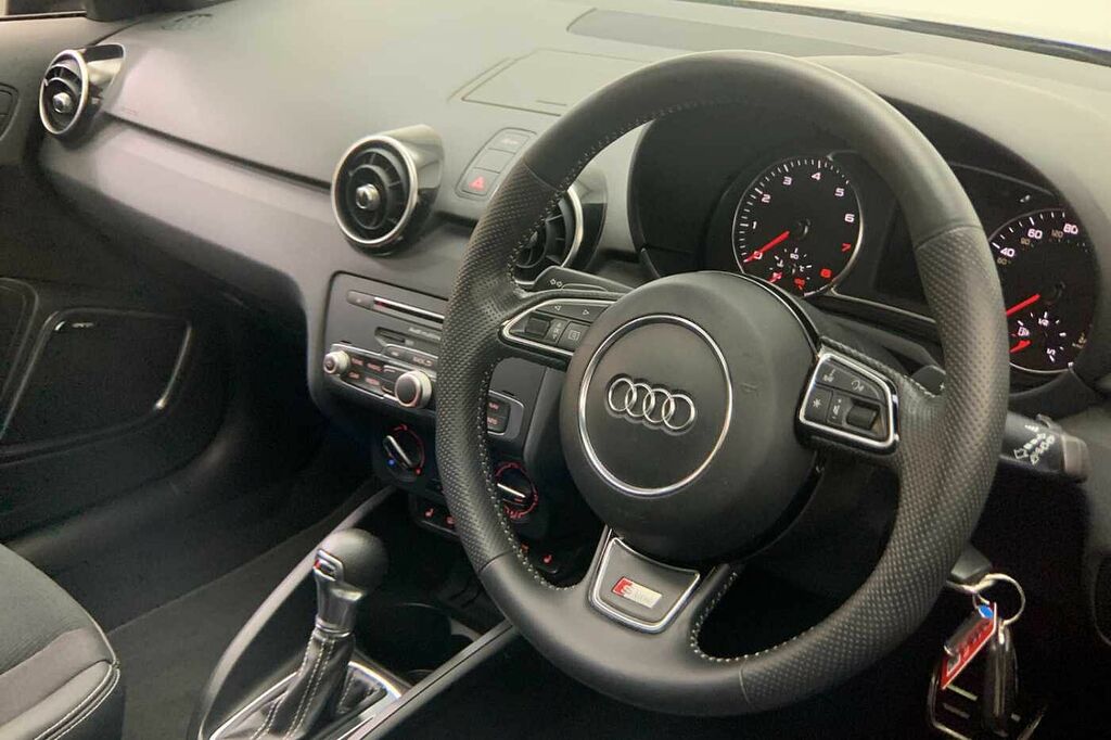 Audi A1 S Line Nav 1.4 Tfsi 125 Ps S Tronic Black #6