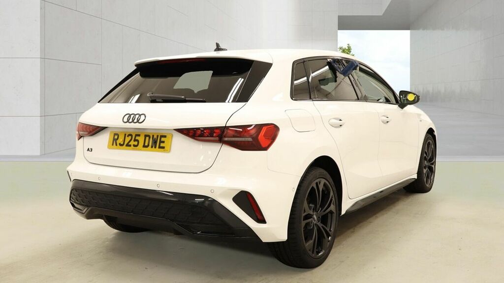 Audi A3 Black Edition 40 Tfsi E 204 Ps S Tronic White #5