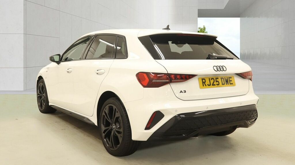 Audi A3 Black Edition 40 Tfsi E 204 Ps S Tronic White #4