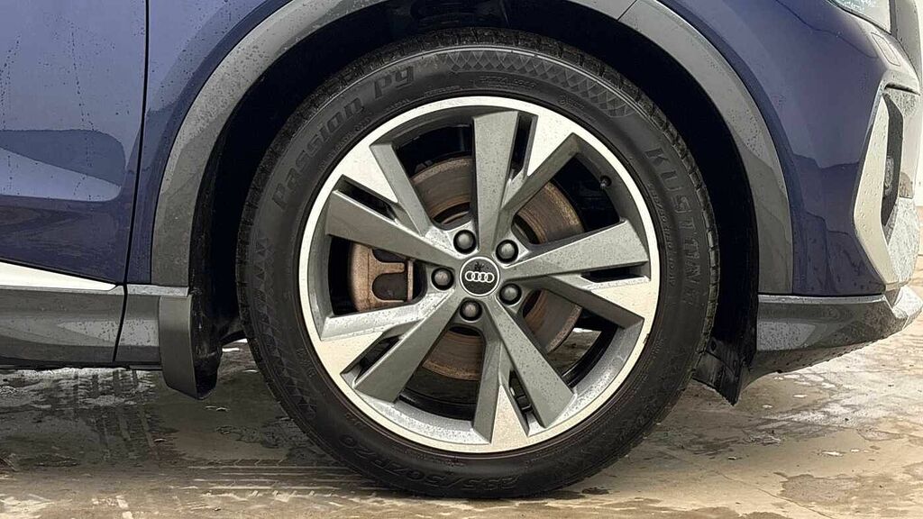 Audi Q4 E Tron Q4 Launch Edition 40 E-tron 150,00 Kw Blue #5