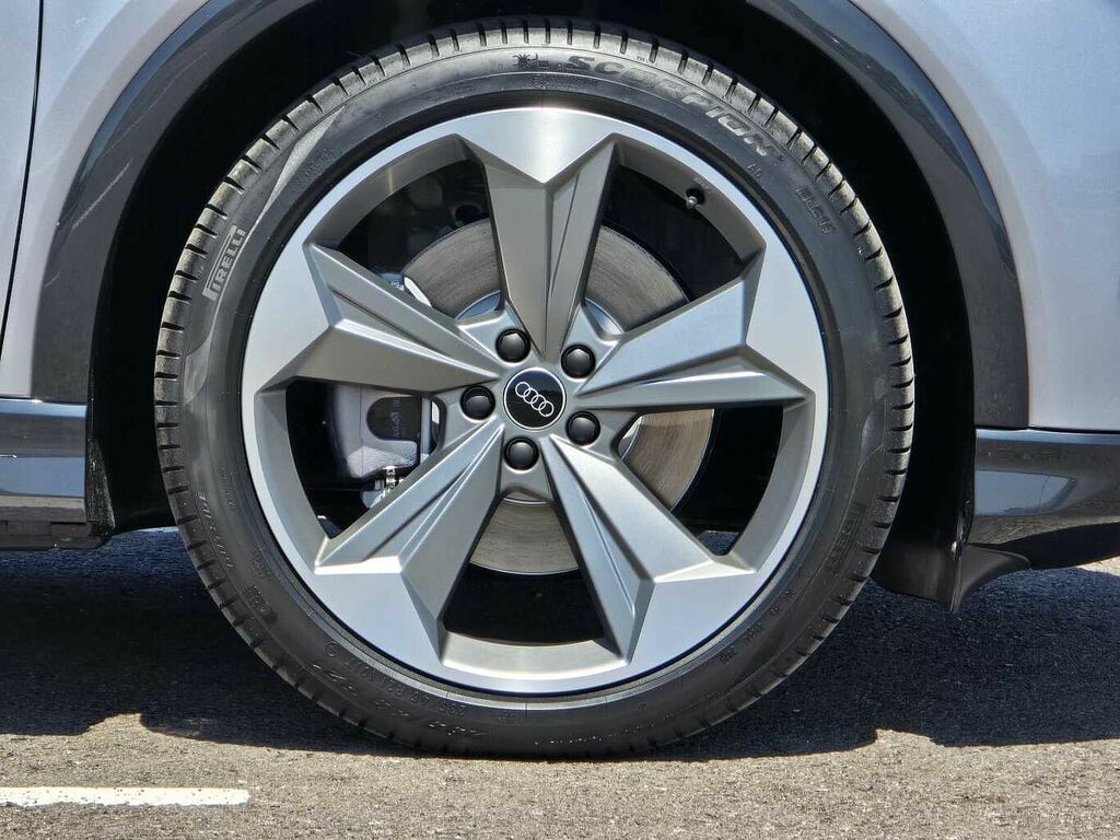 Audi Q4 E Tron Q4 Black Edition 40 E-tron 150,00 Kw Silver #5