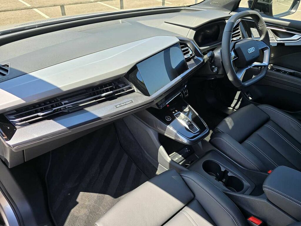 Audi Q4 E Tron Q4 Black Edition 40 E-tron 150,00 Kw Silver #2