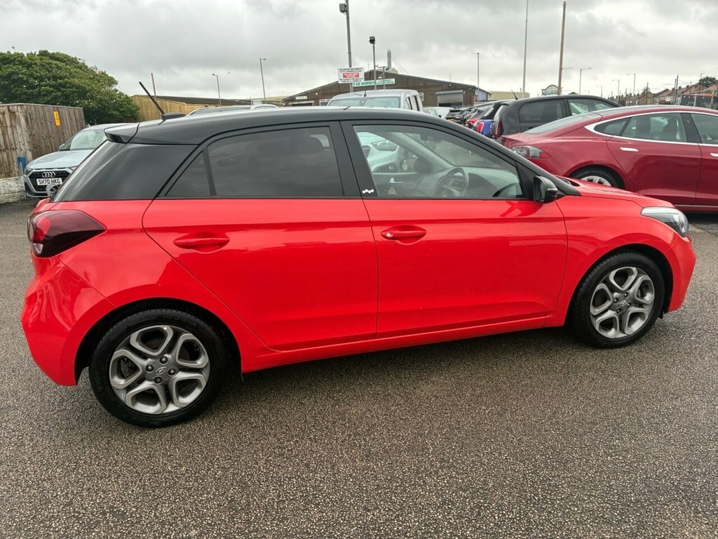 Hyundai I20 1L Play Red #4