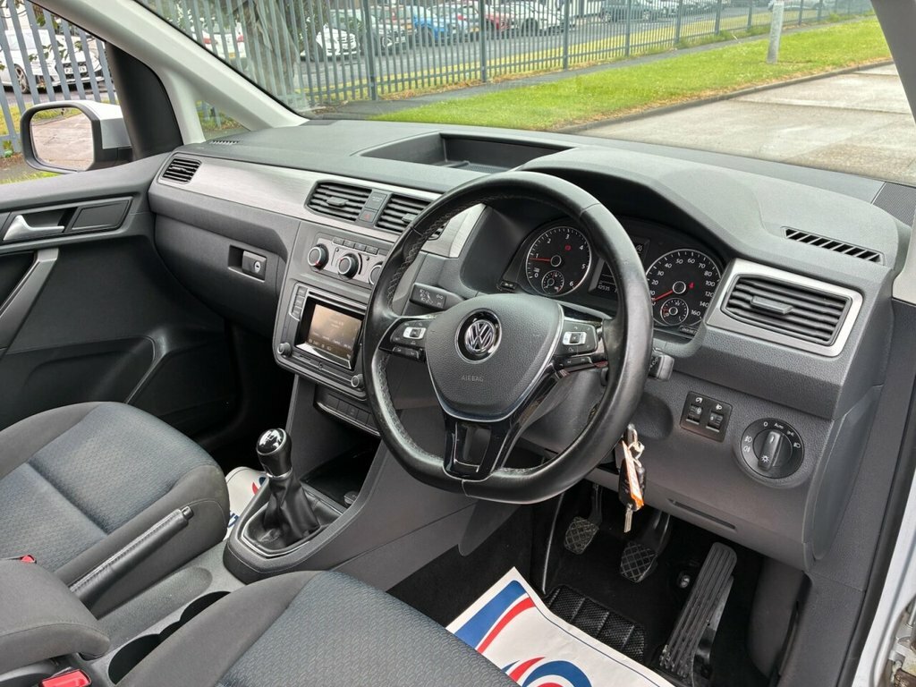 Volkswagen Caddy Maxi Maxi White #21