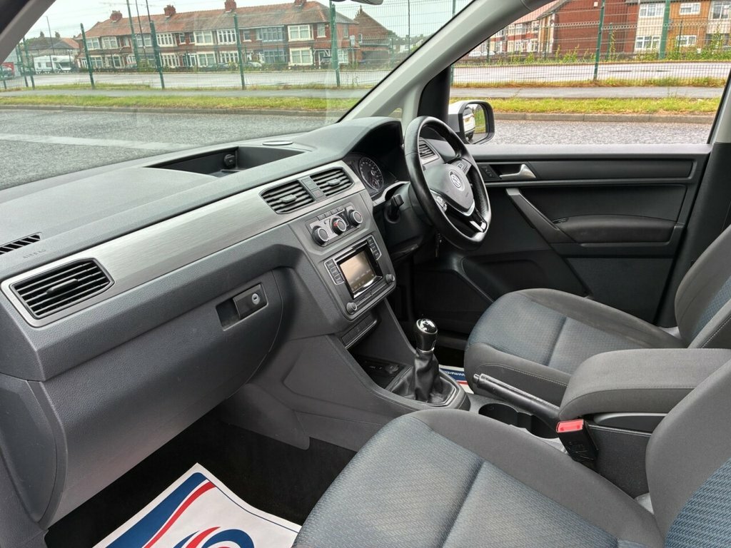 Volkswagen Caddy Maxi Maxi White #10