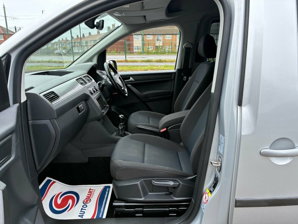 Volkswagen Caddy Maxi Maxi White #9