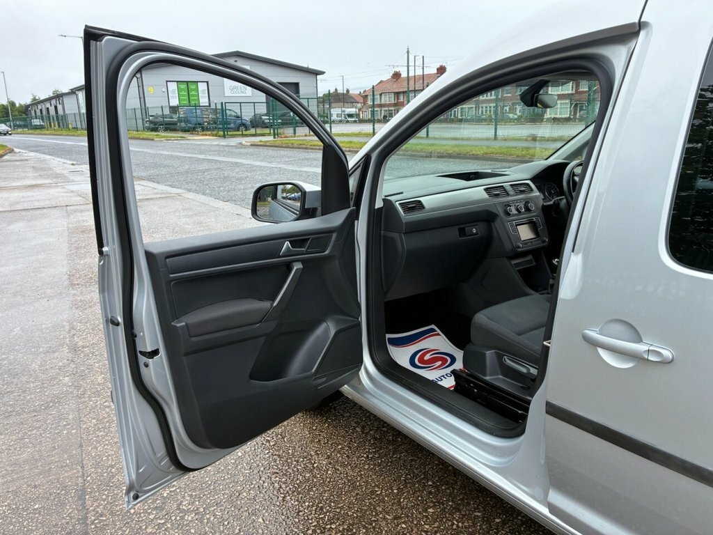 Volkswagen Caddy Maxi Maxi White #11