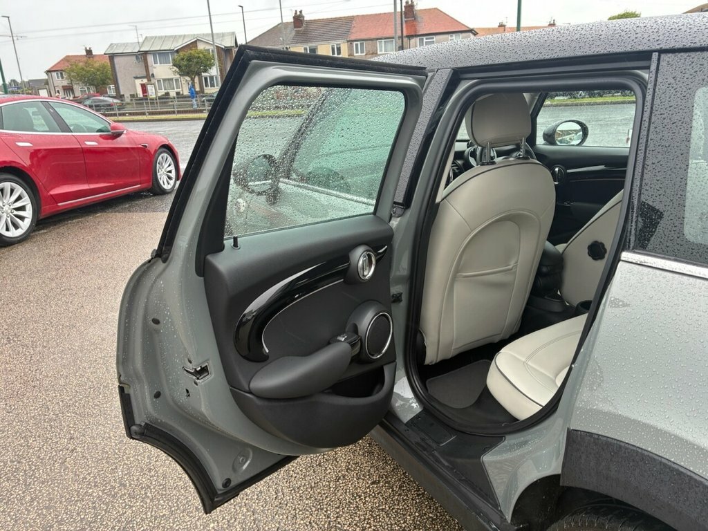 Mini Hatch  Silver #16
