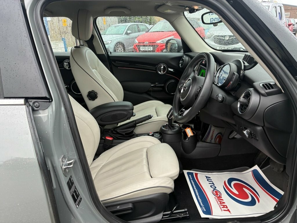 Mini Hatch  Silver #18