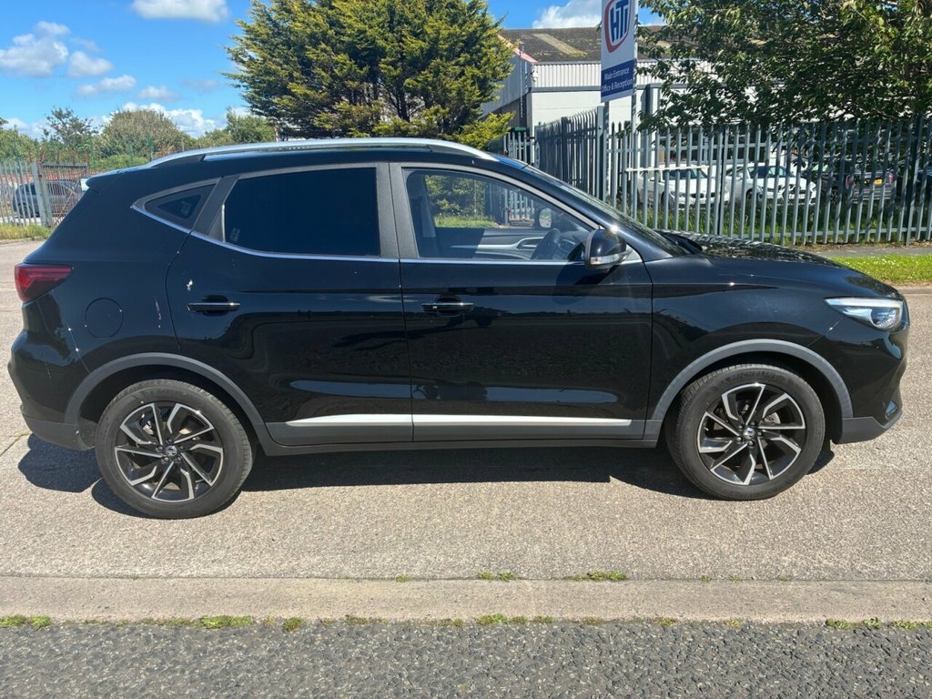 MG ZS 1L Exclusive Black #5