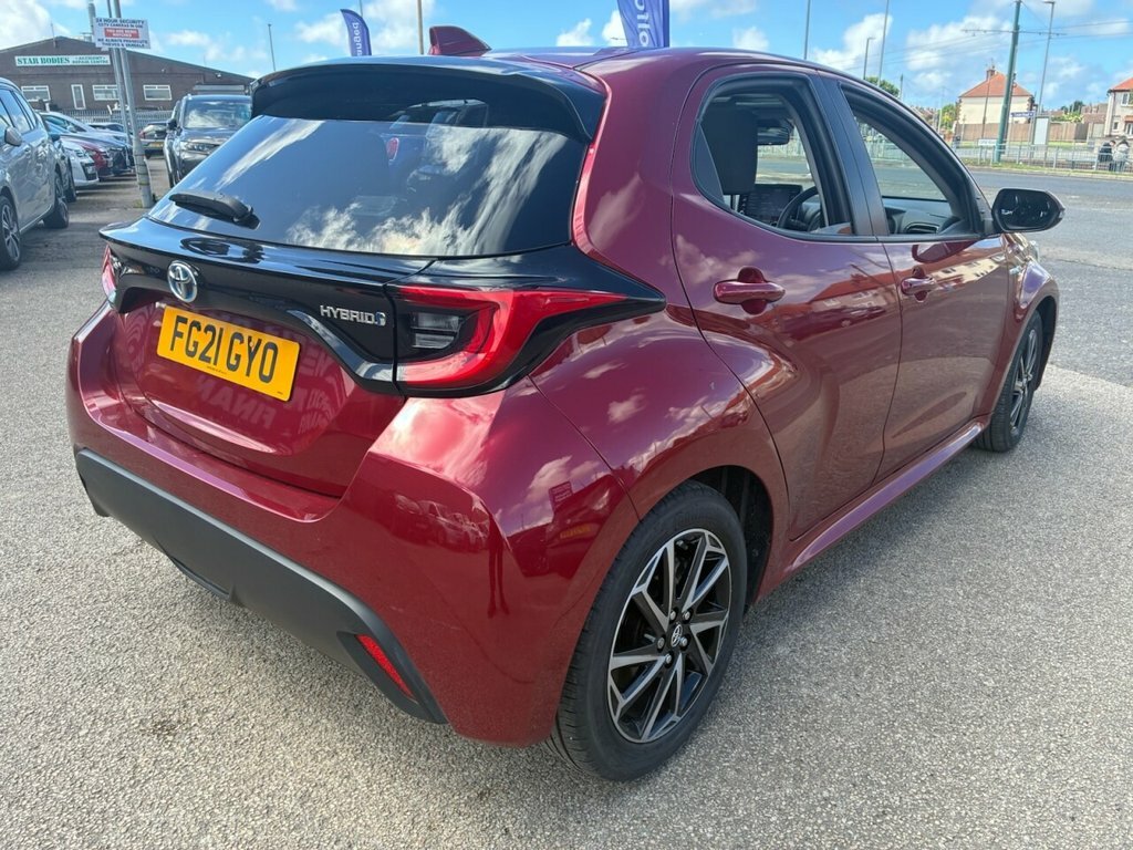 Toyota Yaris Dynamic Black #9