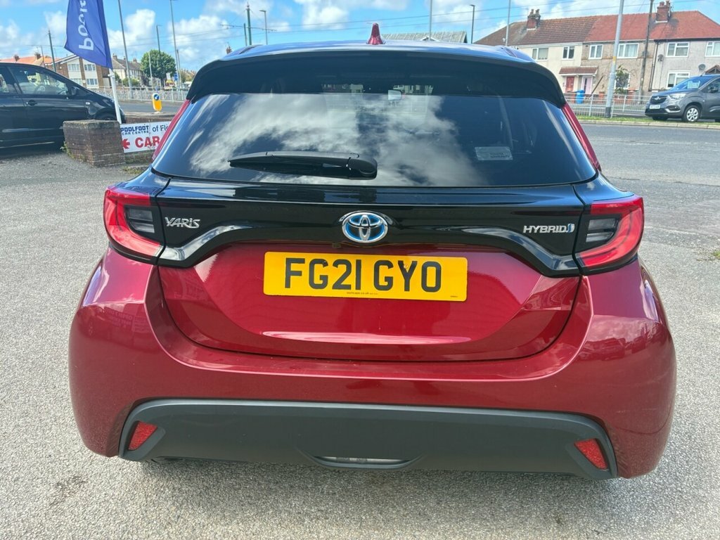 Toyota Yaris 1.5L Design Red #5