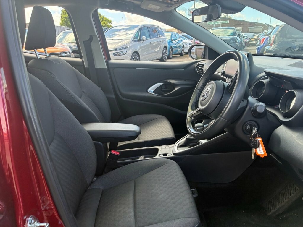 Toyota Yaris 1.5L Design Red #3