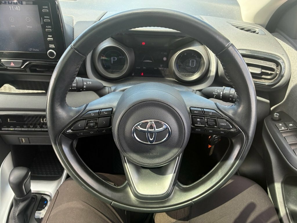 Toyota Yaris Dynamic Black #16