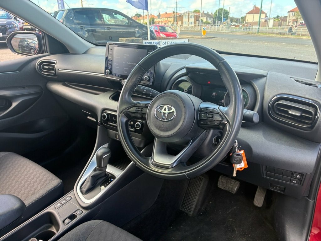 Toyota Yaris Dynamic Black #13