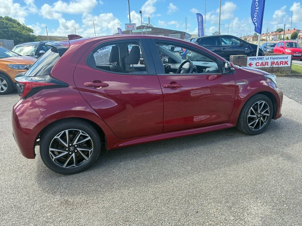 Toyota Yaris Dynamic Black #10