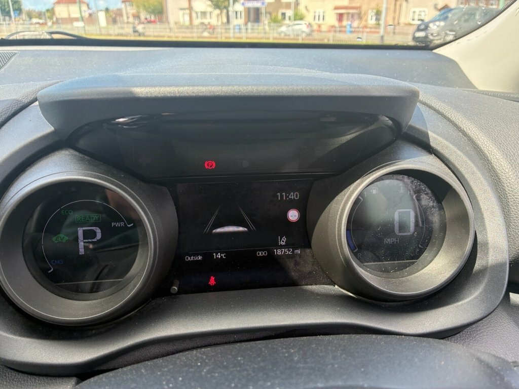 Toyota Yaris Dynamic Black #15