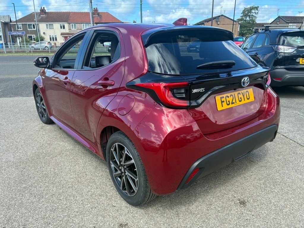 Toyota Yaris Dynamic Black #8