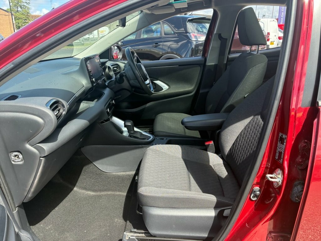 Toyota Yaris Dynamic Black #11