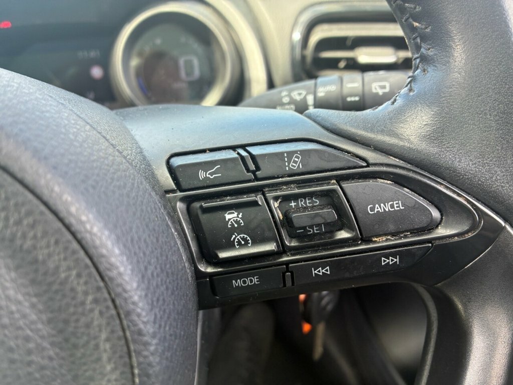 Toyota Yaris Dynamic Black #21