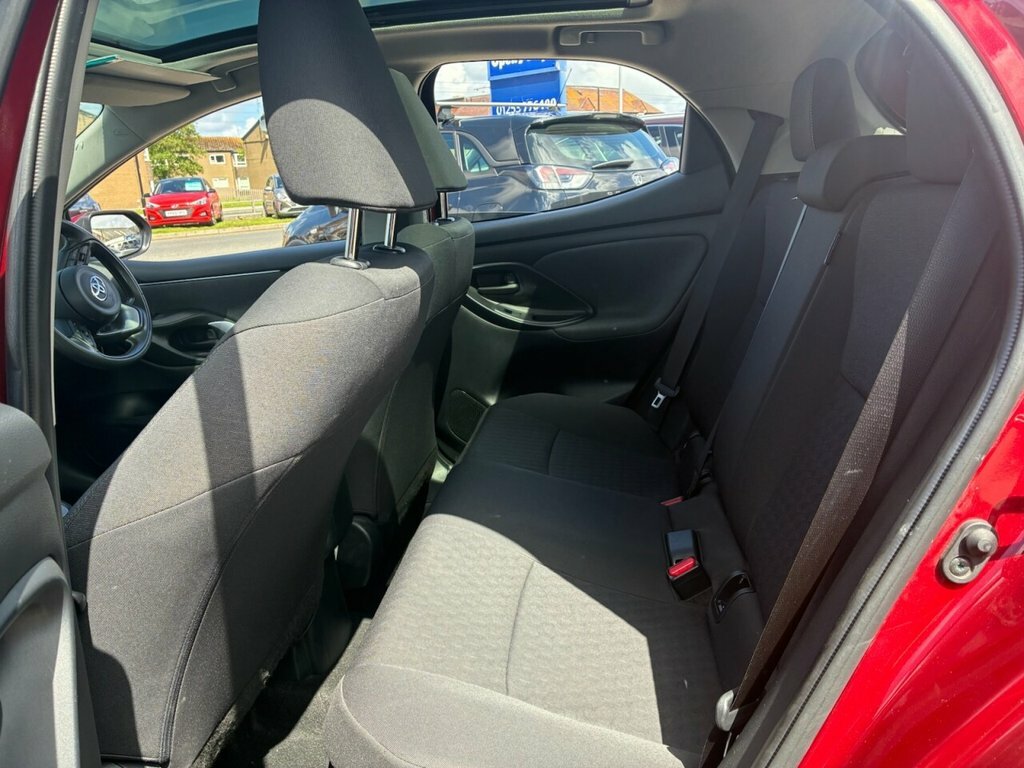 Toyota Yaris Dynamic Black #7