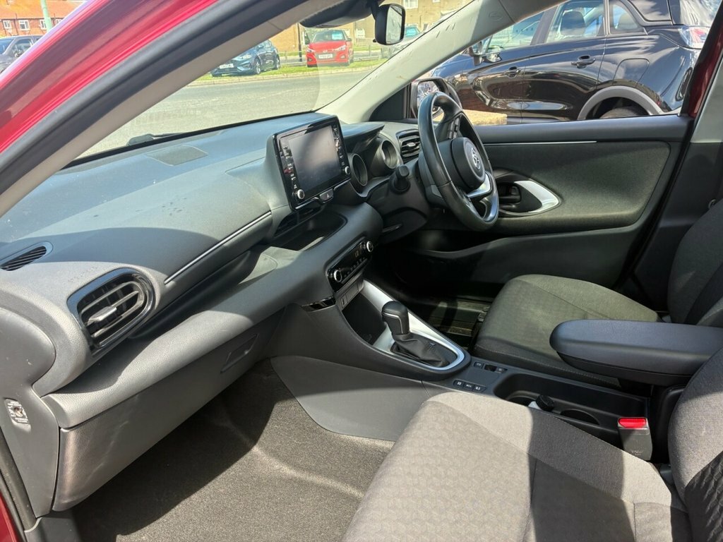 Toyota Yaris Dynamic Black #12