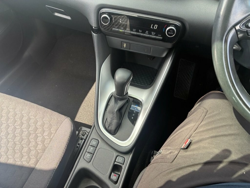 Toyota Yaris Dynamic Black #17
