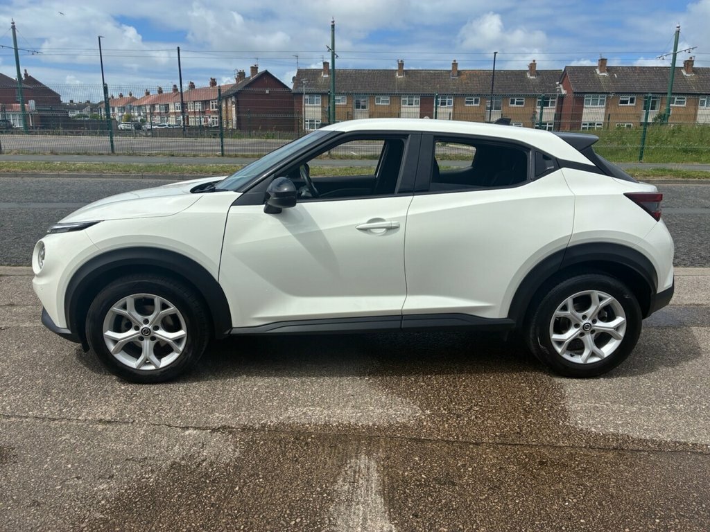 Nissan Juke 1L N-connecta LR71MPF White #4