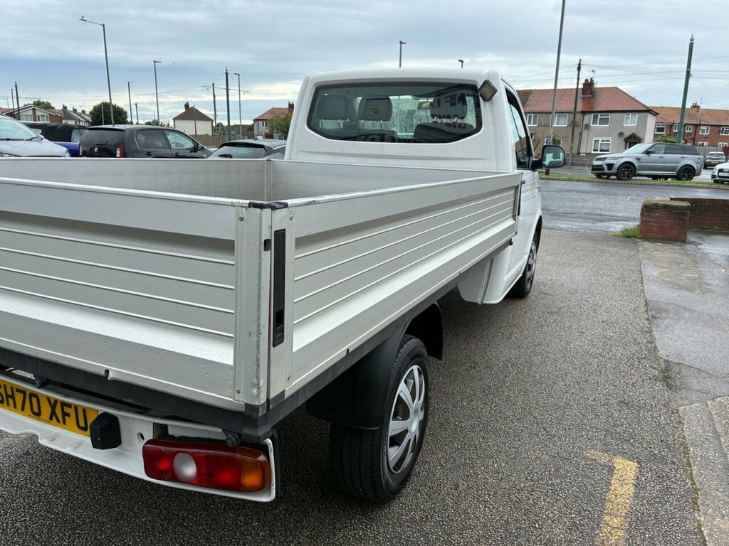 Volkswagen Transporter White #9