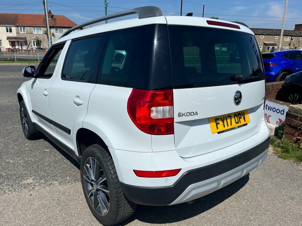 Skoda Yeti 1.2L Se Drive White #3