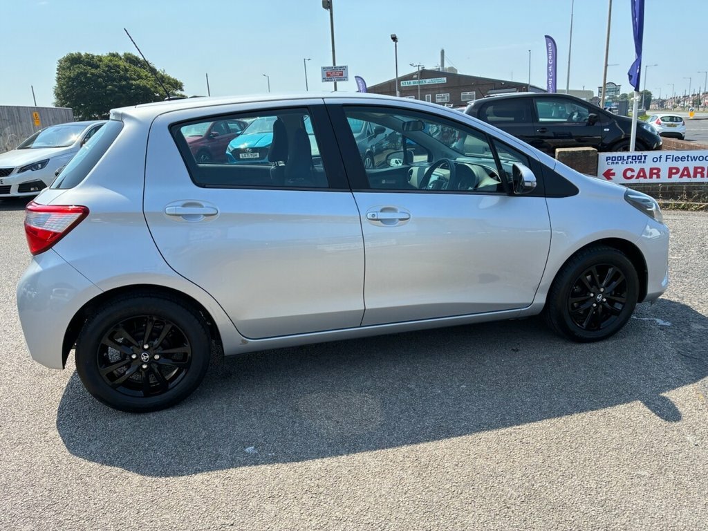 Toyota Yaris 1.5L Icon Silver #6