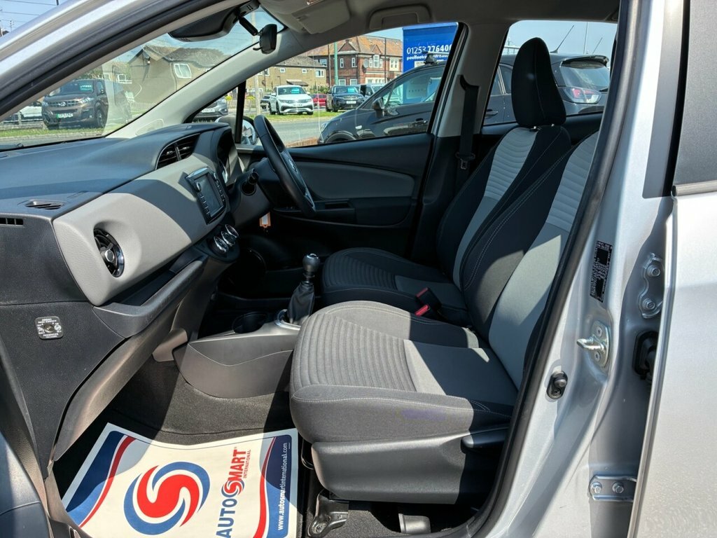 Toyota Yaris 1.5L Icon Silver #5