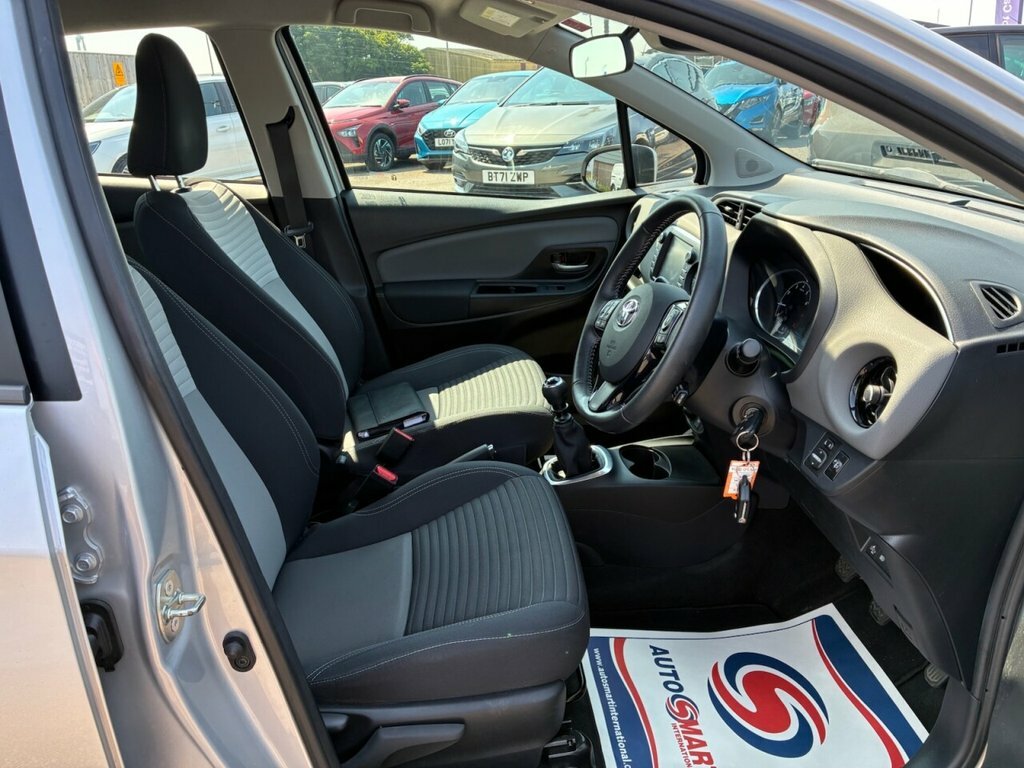 Toyota Yaris 1.5L Icon Silver #3