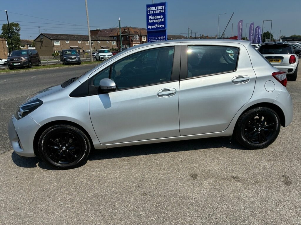 Toyota Yaris 1.5L Icon Silver #4