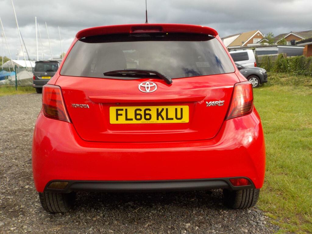 Toyota Yaris 1.33 Dual Vvt-i Design Euro 6 Red #4