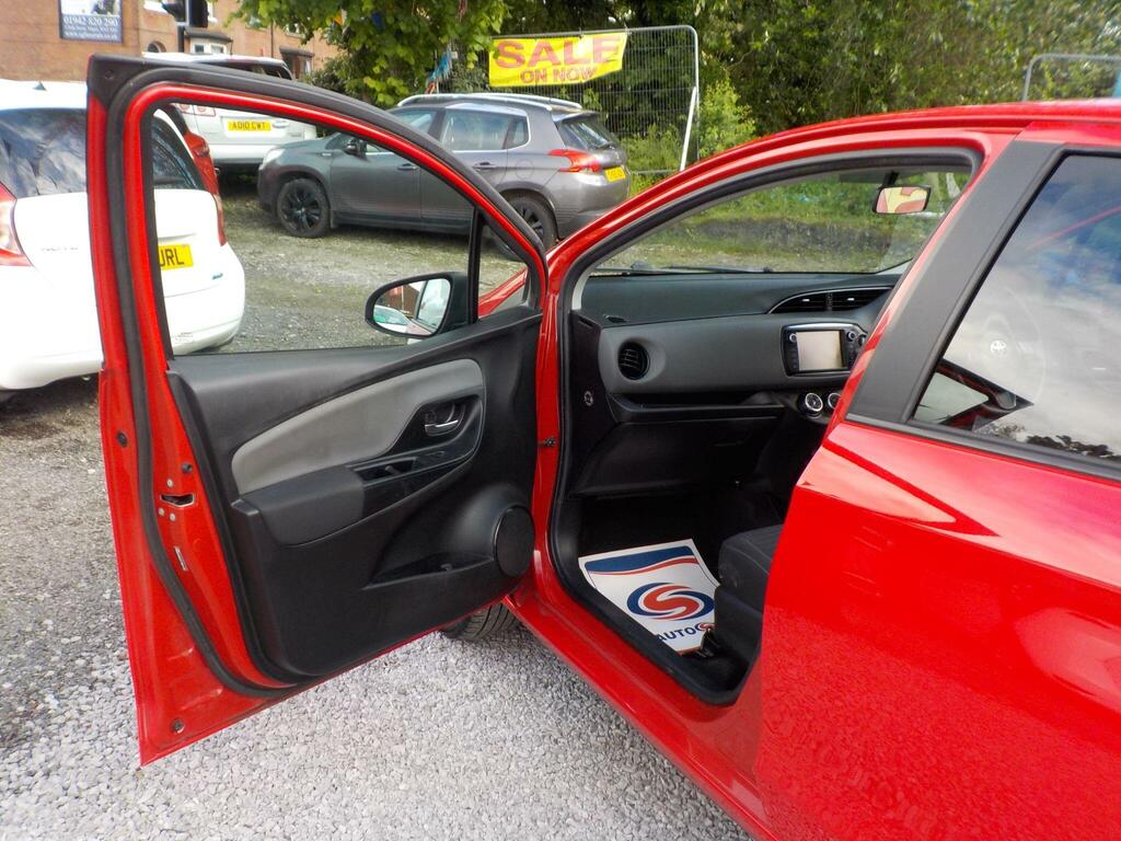 Toyota Yaris Vvt-i Icon Black #26
