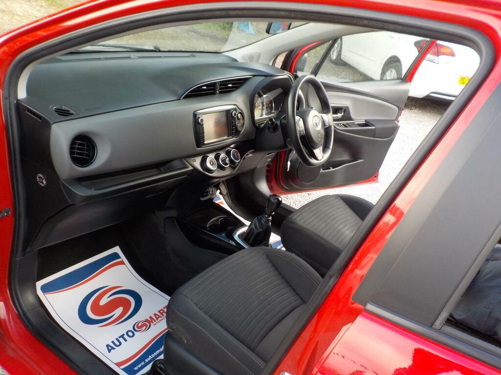 Toyota Yaris Vvt-i Icon Black #11