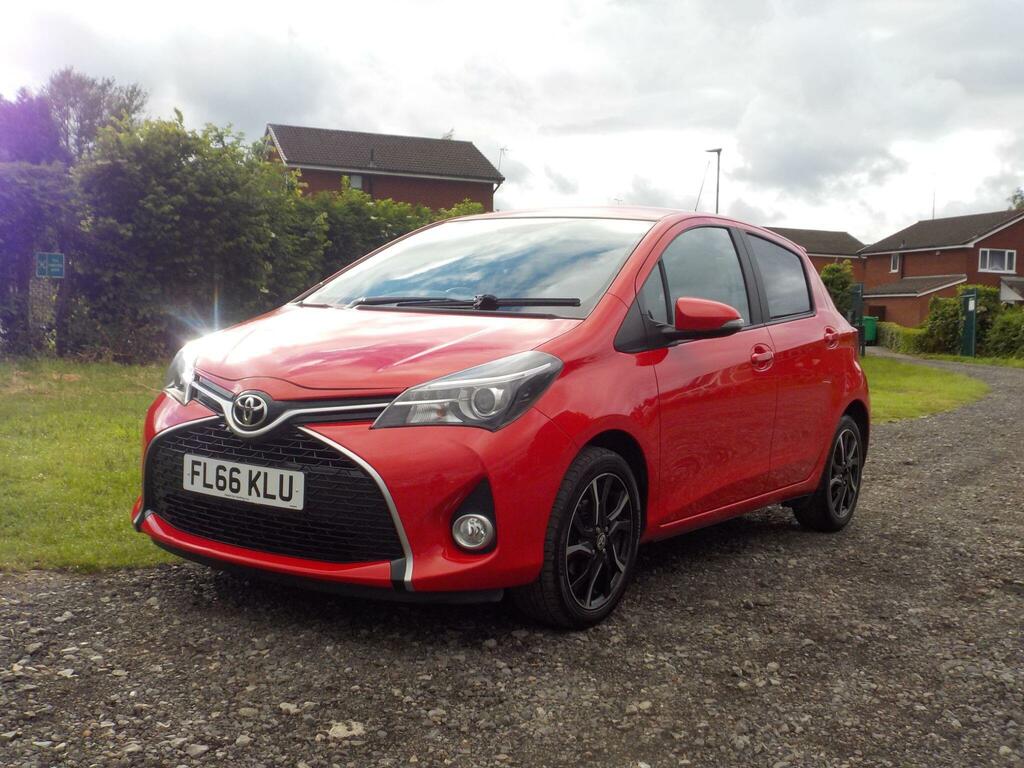 Toyota Yaris 1.33 Dual Vvt-i Design Euro 6 Red