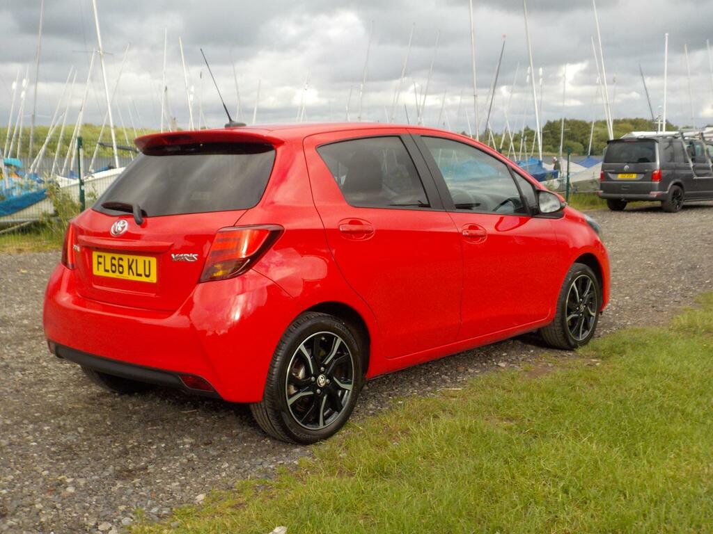 Toyota Yaris 1.33 Dual Vvt-i Design Euro 6 Red #5