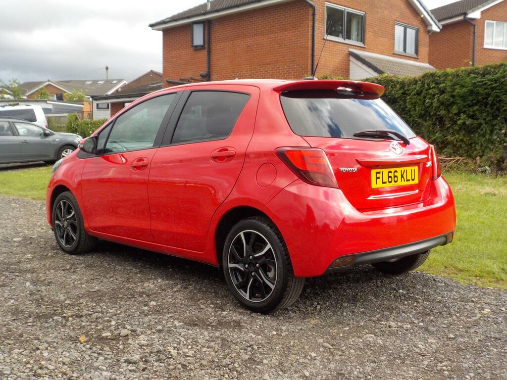 Toyota Yaris 1.33 Dual Vvt-i Design Euro 6 Red #3