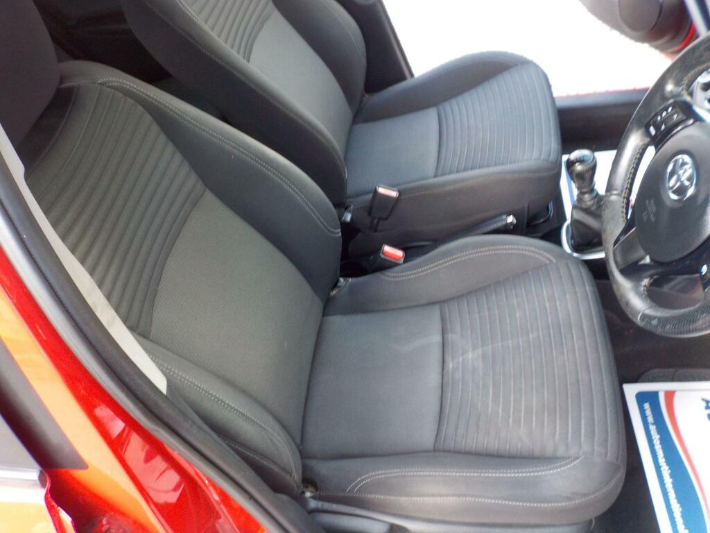 Toyota Yaris Vvt-i Icon Black #16