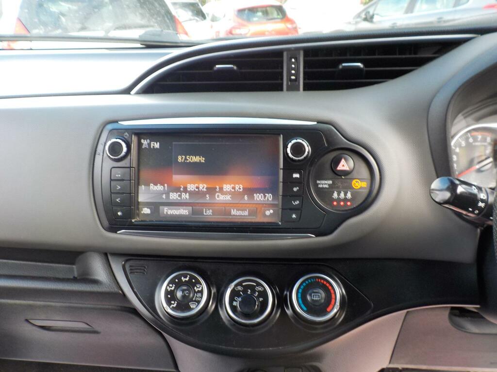 Toyota Yaris Vvt-i Icon Black #13