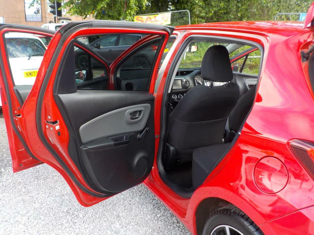 Toyota Yaris Vvt-i Icon Black #24