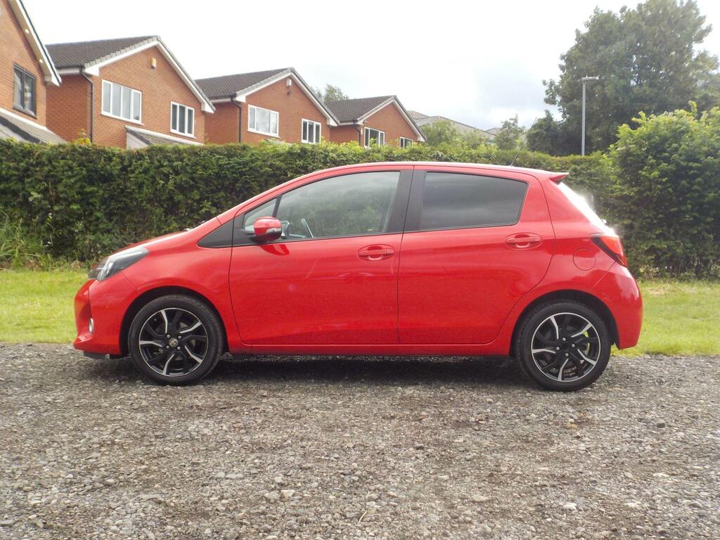 Toyota Yaris 1.33 Dual Vvt-i Design Euro 6 Red #2