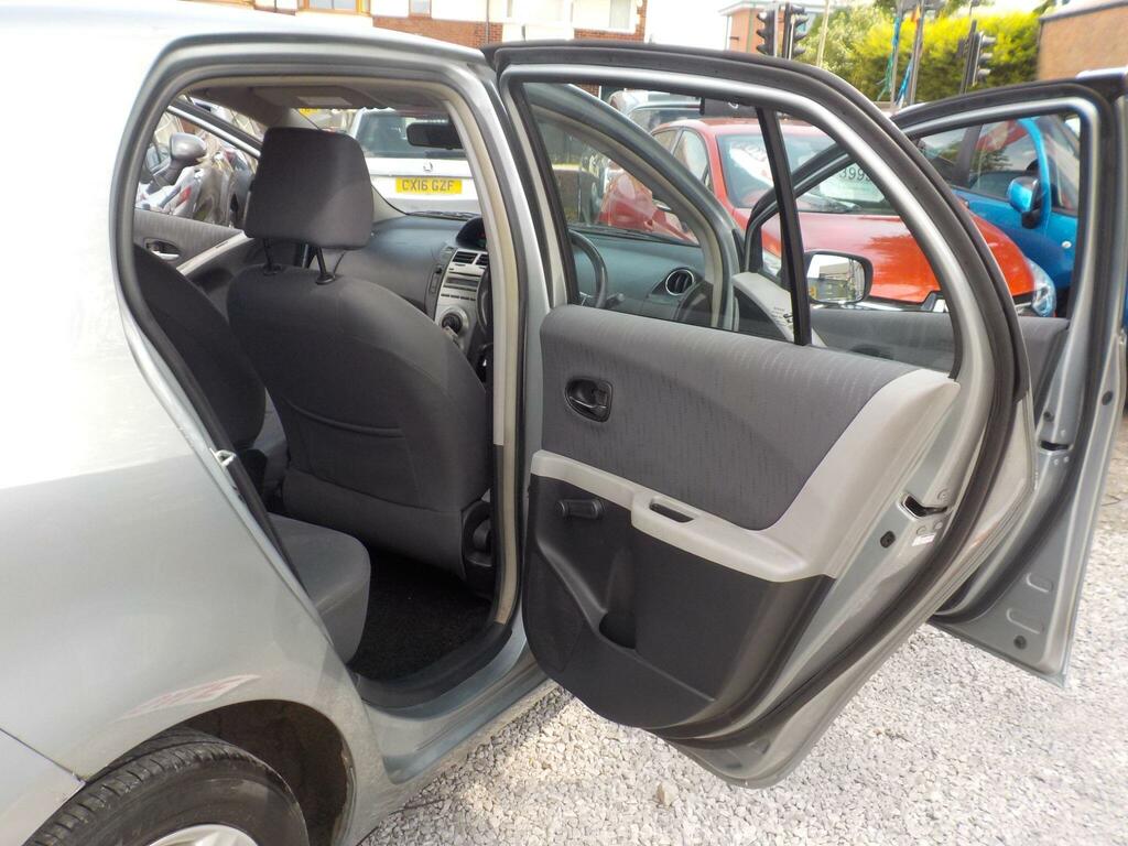Toyota Yaris 1.33 99Bhp Sr Hatchback Red #20
