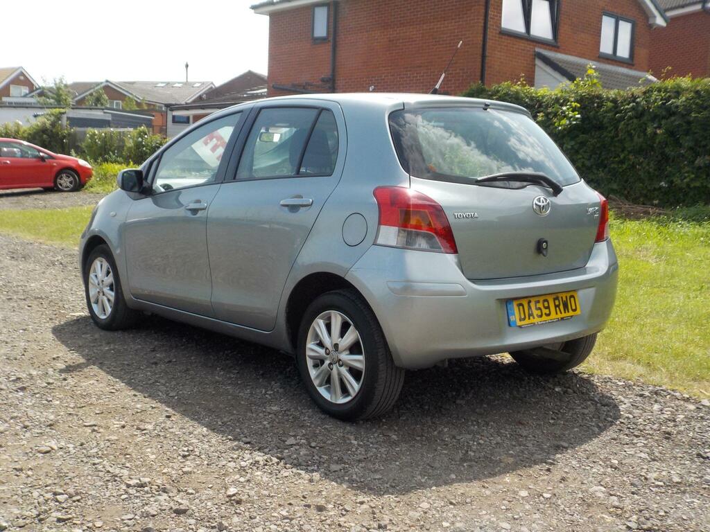Toyota Yaris 1.33 99Bhp Sr Hatchback Red #3